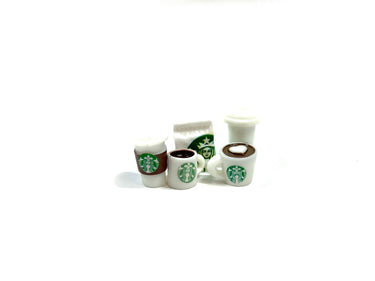 Taza de Starbucks con escala